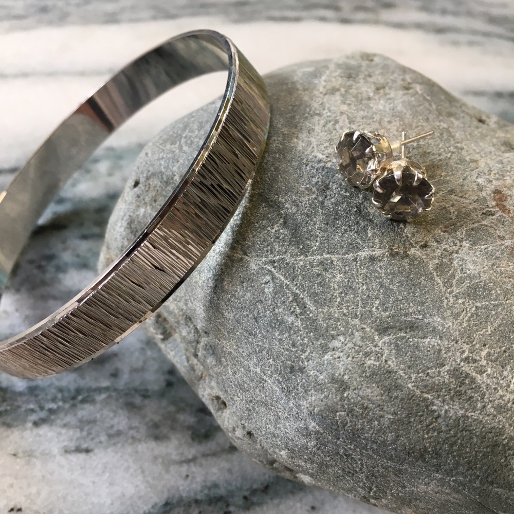 Jewelry bundle textured silver (color) bangle smokey post earrings